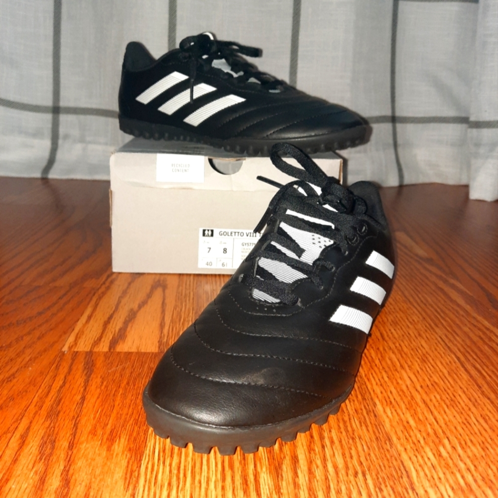 Mens Black Adidas Soccer indoor cleats (Turf) size 7